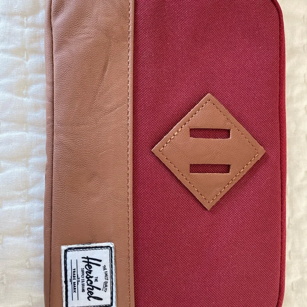 Herschel zip top padded iPad mini case